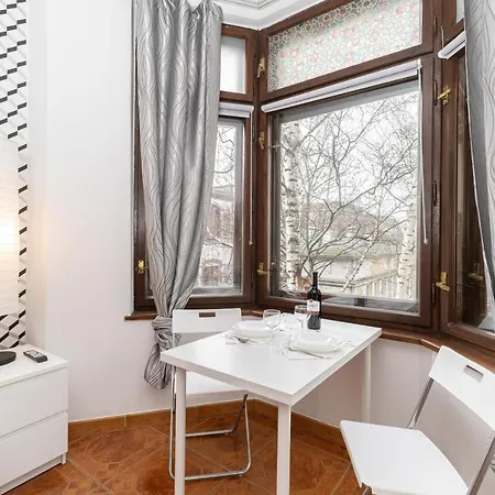 4 Floor Studio City Center By Renters